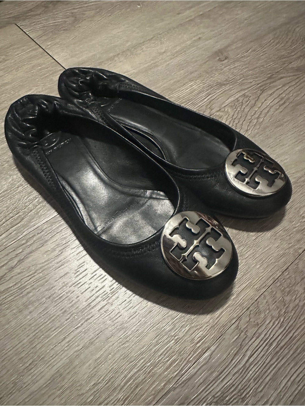 Tory Burch Reva Black Leather Ballet Flats Silver Emblem Shoe Sz 7 M